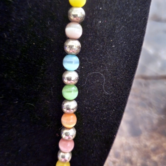 Colorful pastel & silver beaded necklace - Picture 3 of 4